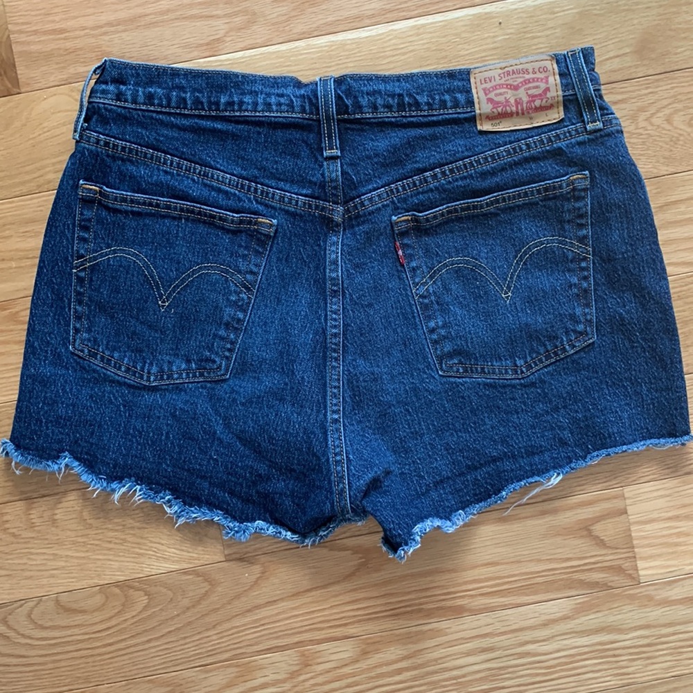 Levi Strauss Woman’s Shorts Denim Size 32W Button Fly Like New 2” inseam